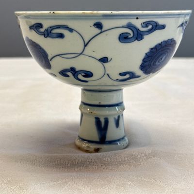 A Chinese blue and white 'Flower Scroll' stem cup — photo 8