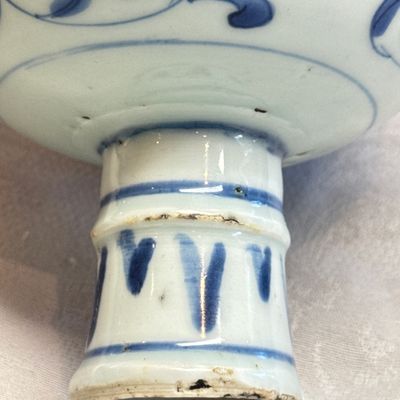 A Chinese blue and white 'Flower Scroll' stem cup — photo 16