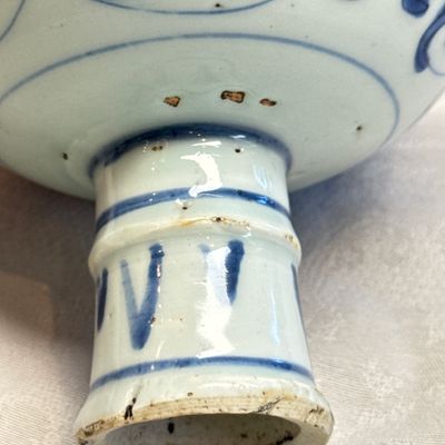 A Chinese blue and white 'Flower Scroll' stem cup — photo 17