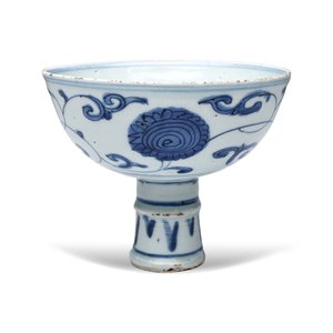 A Chinese blue and white 'Flower Scroll' stem cup — photo 1