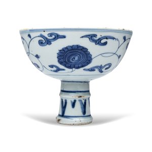 A Chinese blue and white 'Flower Scroll' stem cup — photo 3