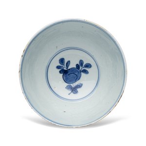A Chinese blue and white 'Flower Scroll' stem cup — photo 6