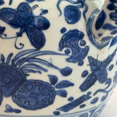 A Chinese blue and white 'Flowers and Auspicious Emblems' ewer — photo 4