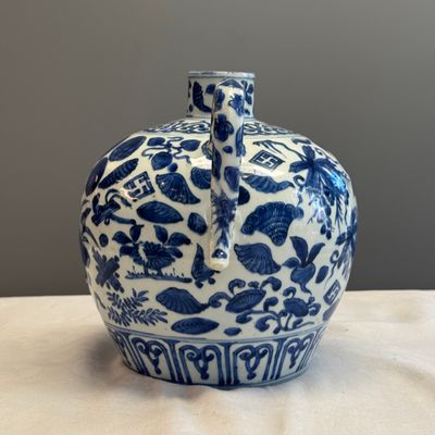 A Chinese blue and white 'Flowers and Auspicious Emblems' ewer — photo 6