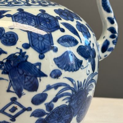 A Chinese blue and white 'Flowers and Auspicious Emblems' ewer — photo 8