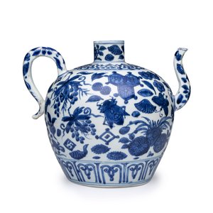 A Chinese blue and white 'Flowers and Auspicious Emblems' ewer — photo 5