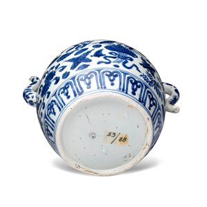A Chinese blue and white 'Flowers and Auspicious Emblems' ewer — photo 7