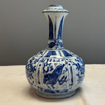 A Chinese blue and white 'Flying Horses' kendi — photo 2
