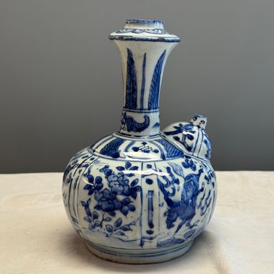A Chinese blue and white 'Flying Horses' kendi — photo 3