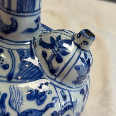 A Chinese blue and white 'Flying Horses' kendi — photo 4