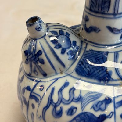 A Chinese blue and white 'Flying Horses' kendi — photo 5