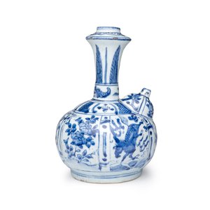 A Chinese blue and white 'Flying Horses' kendi — photo 4