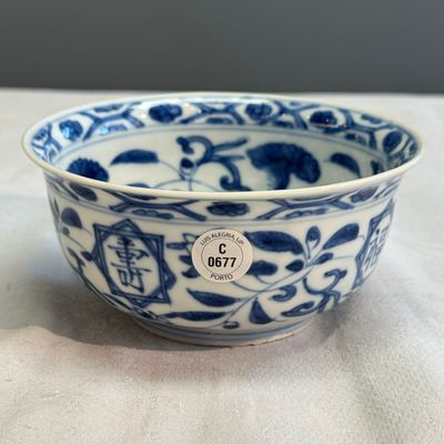 A Chinese blue and white 'Fu Shou Kang Ning 福壽康寧' bowl  — photo 1