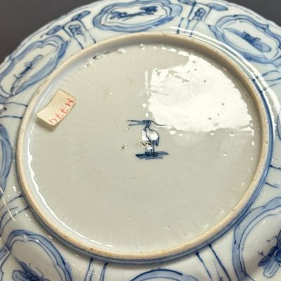 A Chinese blue and white 'Grasshopper and Butterfly' plate — photo 14