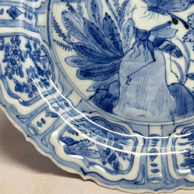 A Chinese blue and white 'Grasshopper and Butterfly' plate — photo 2