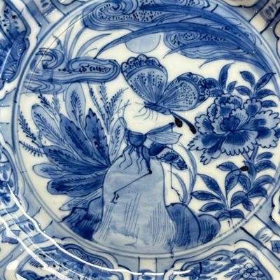 A Chinese blue and white 'Grasshopper and Butterfly' plate — photo 6