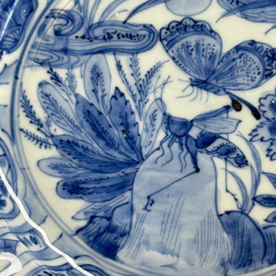A Chinese blue and white 'Grasshopper and Butterfly' plate — photo 8