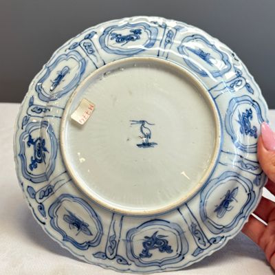 A Chinese blue and white 'Grasshopper and Butterfly' plate — photo 9