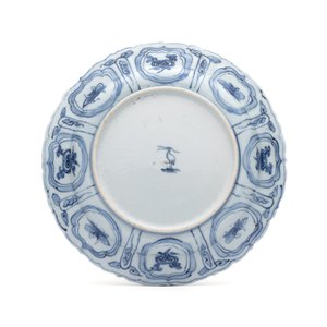 A Chinese blue and white 'Grasshopper and Butterfly' plate — photo 2