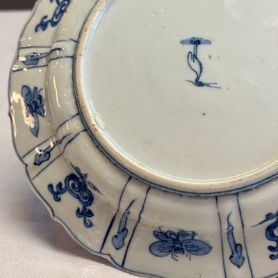 A Chinese blue and white 'Grasshopper and Butterfly' plate — 照片 12