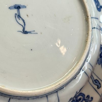 A Chinese blue and white 'Grasshopper and Butterfly' plate — 照片 19