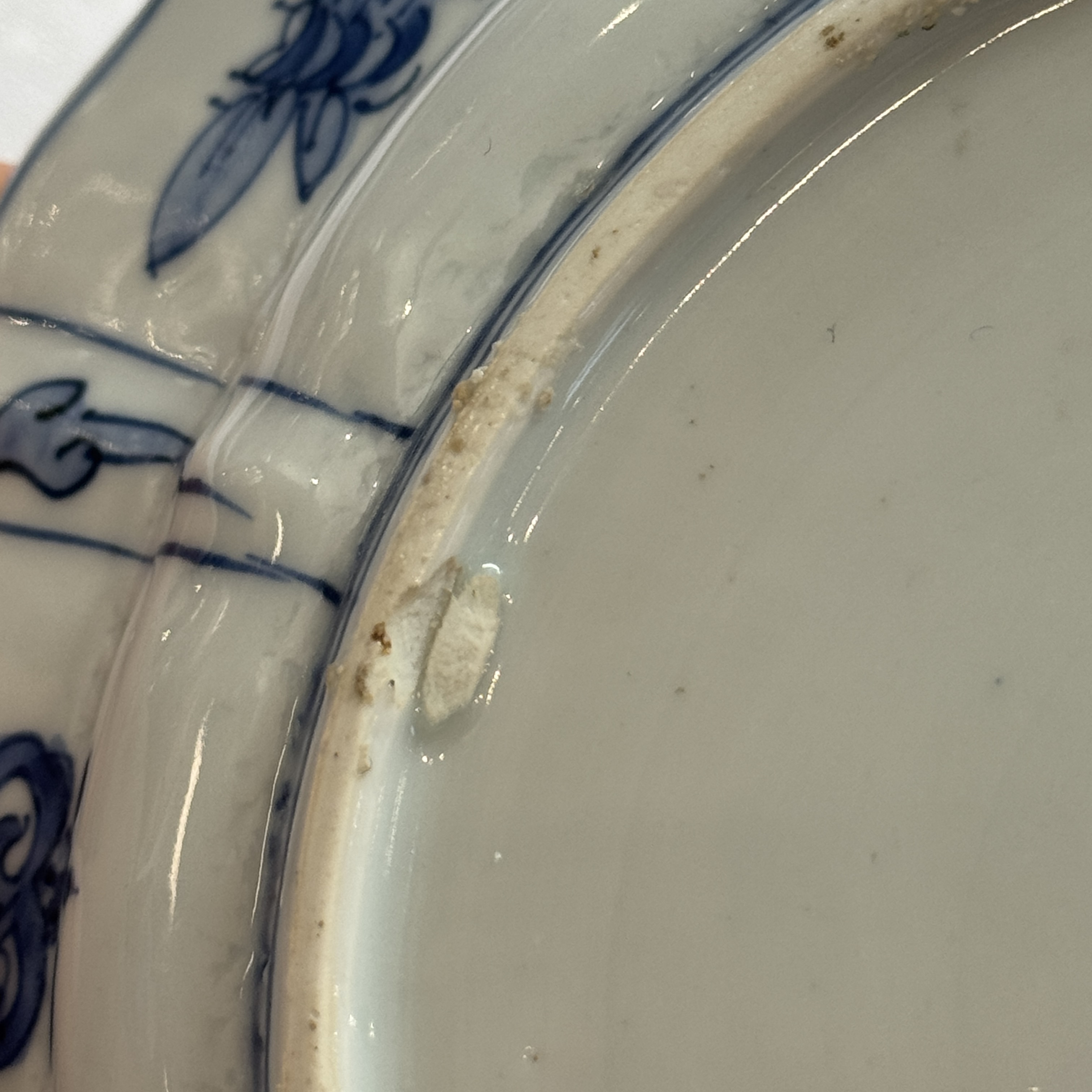 A Chinese blue and white 'Grasshopper and Butterfly' plate — 照片 23