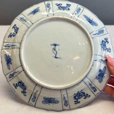 A Chinese blue and white 'Grasshopper and Butterfly' plate — 照片 10