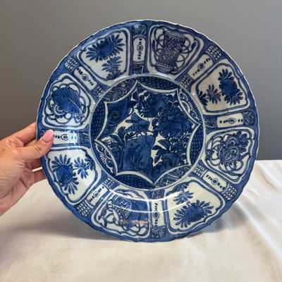 A Chinese blue and white 'Grasshopper' dish — photo 1