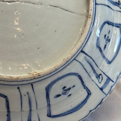 A Chinese blue and white 'Grasshopper' dish — photo 14