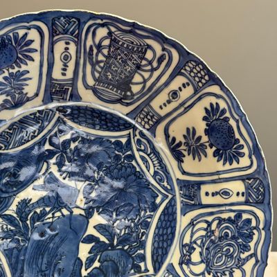 A Chinese blue and white 'Grasshopper' dish — photo 4