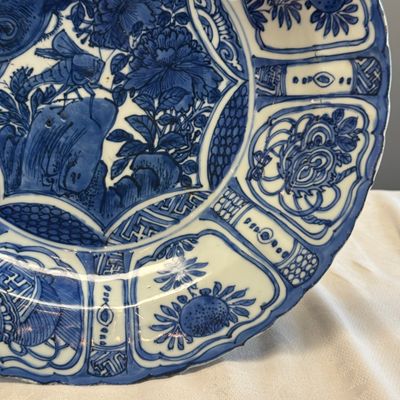 A Chinese blue and white 'Grasshopper' dish — photo 5