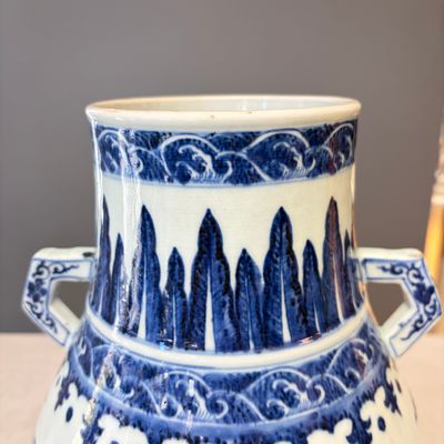 A Chinese blue and white 'Hu' vase with phoenix medallions — photo 2
