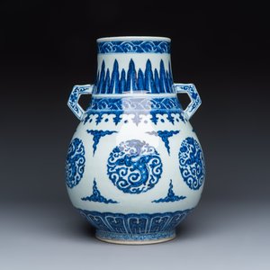 A Chinese blue and white 'Hu' vase with phoenix medallions — photo 2
