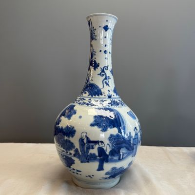 A Chinese blue and white 'Jiao You Dian Hua 郊遊点化' bottle vase — photo 2