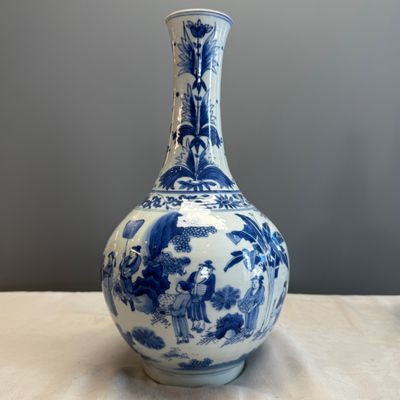 A Chinese blue and white 'Jiao You Dian Hua 郊遊点化' bottle vase — photo 4