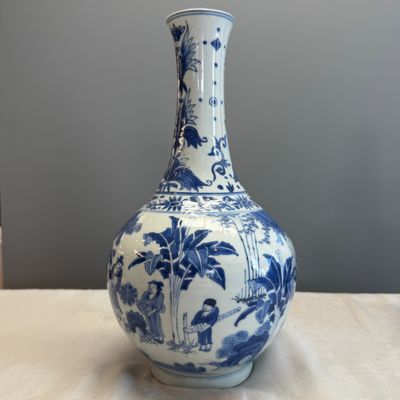 A Chinese blue and white 'Jiao You Dian Hua 郊遊点化' bottle vase — photo 5
