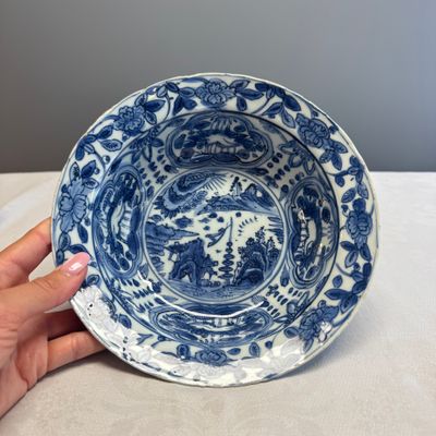 A Chinese blue and white 'Klapmuts' bowl — foto 1