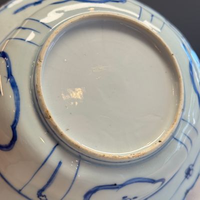 A Chinese blue and white 'Klapmuts' bowl with a bird of prey — photo 13