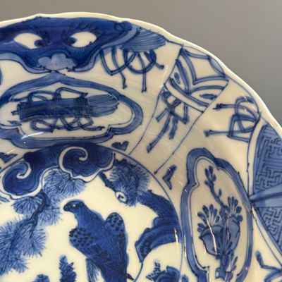 A Chinese blue and white 'Klapmuts' bowl with a bird of prey — photo 5