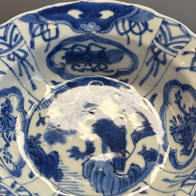 A Chinese blue and white 'Klapmuts' bowl with a bird of prey — photo 8