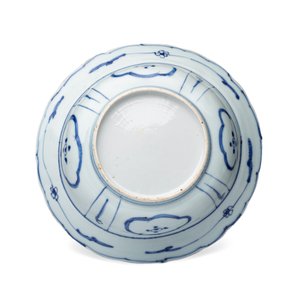 A Chinese blue and white 'Klapmuts' bowl with a bird of prey — photo 2