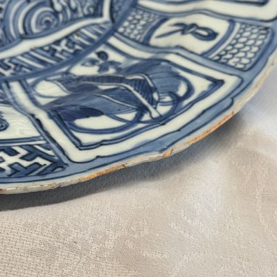 A Chinese blue and white 'Leaping Carp' dish — 照片 11