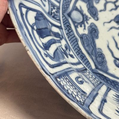 A Chinese blue and white 'Leaping Carp' dish — 照片 12