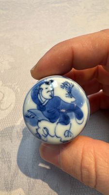 A Chinese blue and white 'Long Eliza' tea caddy and cover — foto 3