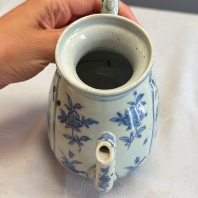 A Chinese blue and white 'Lotus Pond' ewer — photo 12