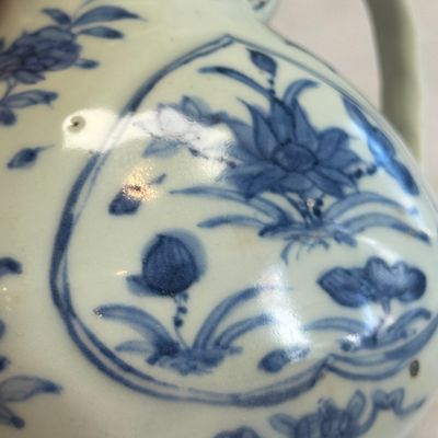 A Chinese blue and white 'Lotus Pond' ewer — photo 2