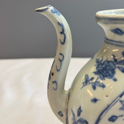 A Chinese blue and white 'Lotus Pond' ewer — photo 6