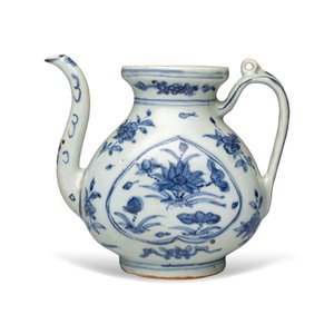 A Chinese blue and white 'Lotus Pond' ewer — photo 2