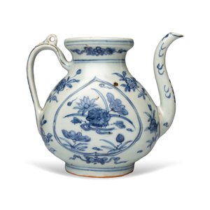 A Chinese blue and white 'Lotus Pond' ewer — photo 4