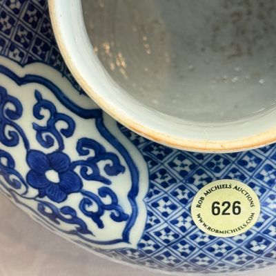 A Chinese blue and white 'Lotus Scroll' jar — photo 10